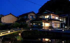 川の灯